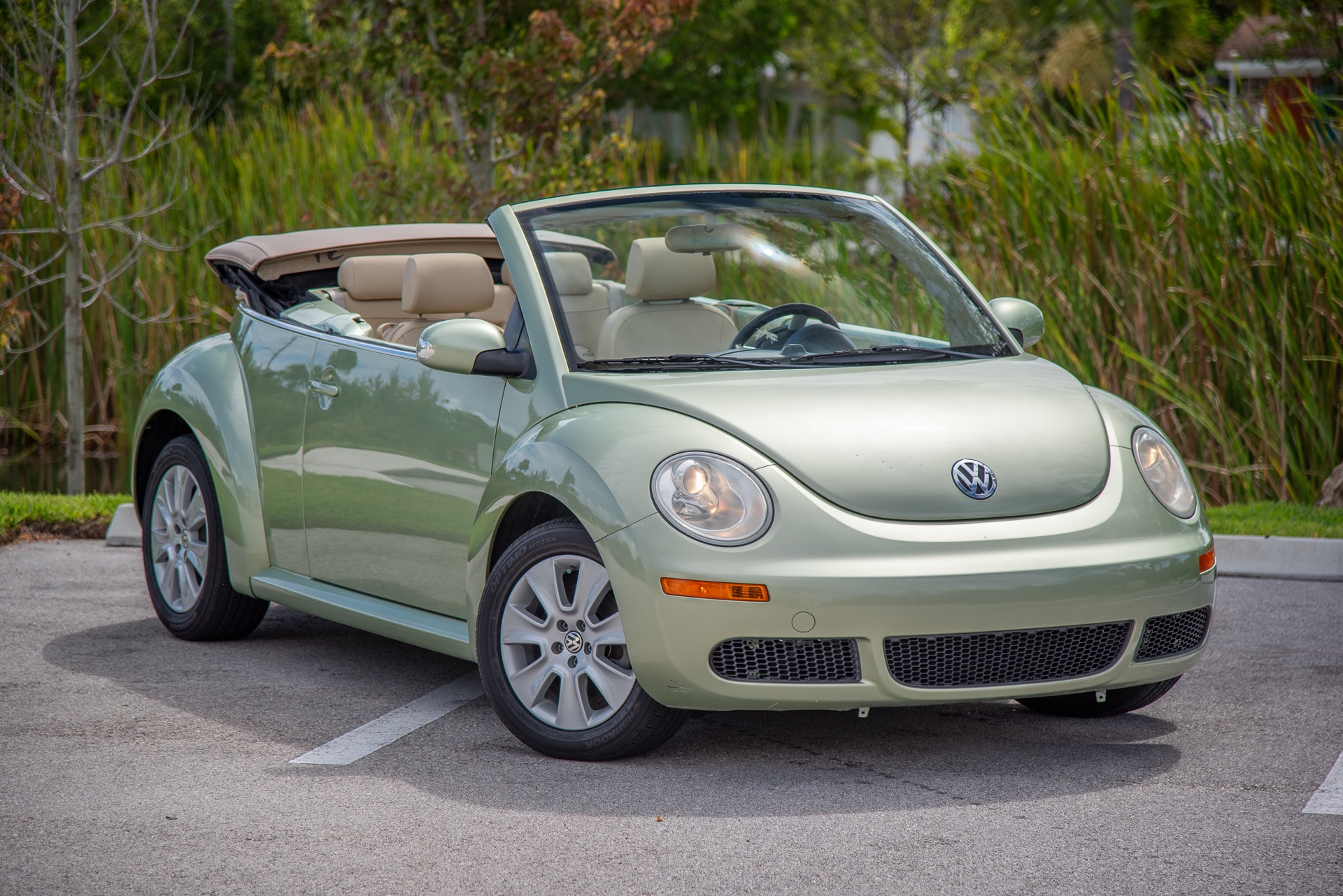 CROOJA BEETLE　154 2009 Volkswagen New Beetle Review, Pricing, and Specs | CARFAX