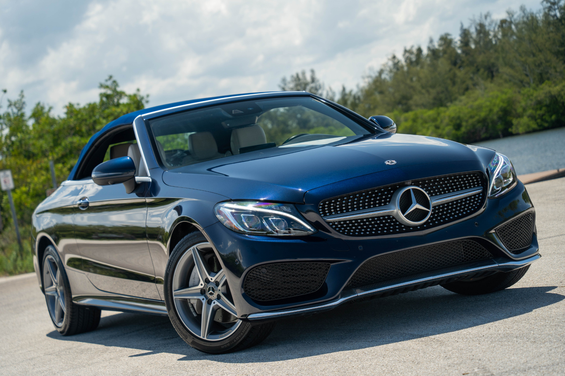 Cutter & Buck プルオーバー 紺色 Mercedes-Benz Pre-Owned 2018 Mercedes-Benz C-Class C 300 4MATIC For Sale (Sold
