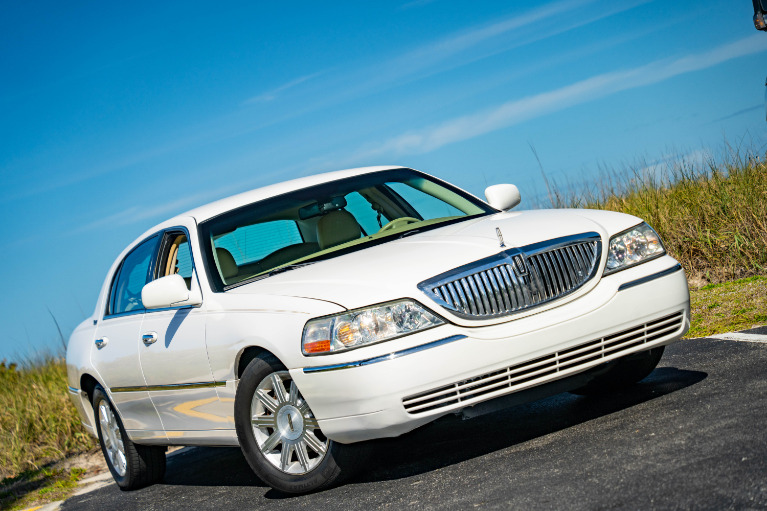 Pre-Owned 2008 Lincoln Town Car Signature Limited For Sale (Sold