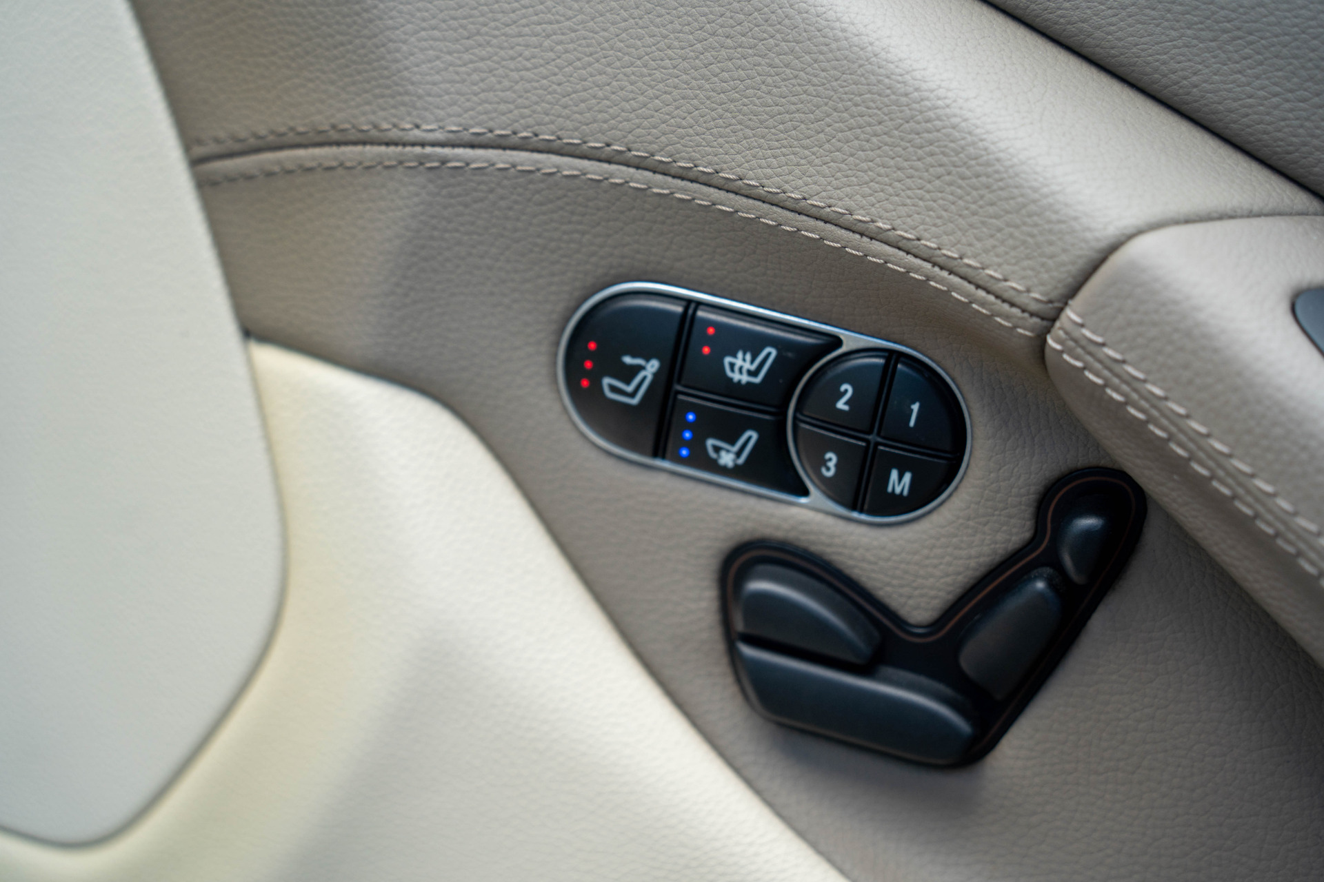 2009 Mercedes-Benz SL-Class SL550 - Photo 59
